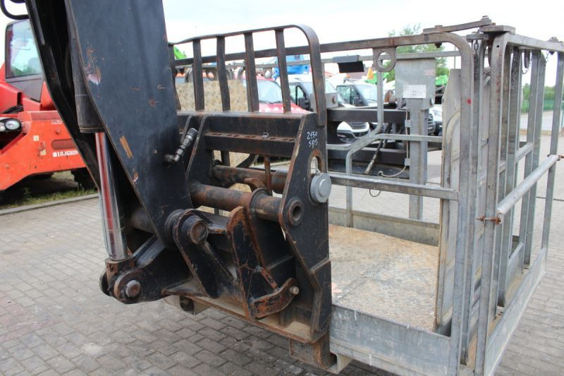 Teleskopiskais iekrāvējs Manitou MRT 2150 Privilege Ładowarka 4x4 obrotowa teleskopowa 21 m telehandler rotating: foto 9