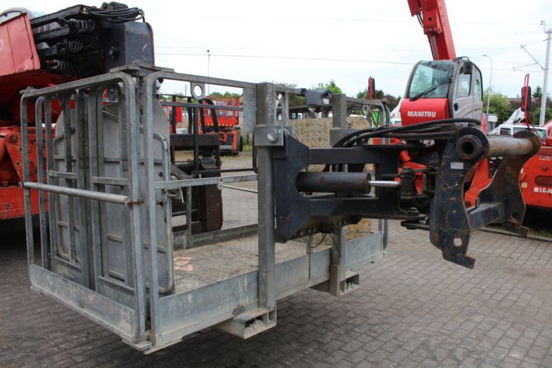 Teleskopiskais iekrāvējs Manitou MRT 2150 Privilege Ładowarka 4x4 obrotowa teleskopowa 21 m telehandler rotating: foto 8