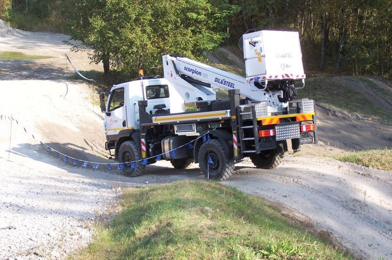 Oil&Steel Scorpion 15E 16m zamontowany na Mercedes-Benz Unimog U20 4x4 - Autopacēlājs: foto 4 Oil&Steel Scorpion 15E 16m zamontowany na Mercedes-Benz Unimog U20 4x4 - Autopacēlājs: foto 4