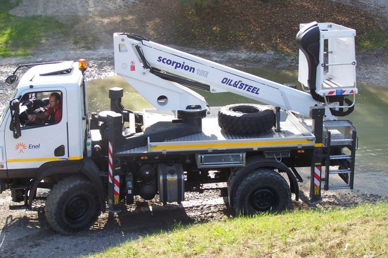 Oil&Steel Scorpion 15E 16m zamontowany na Mercedes-Benz Unimog U20 4x4 - Autopacēlājs: foto 3 Oil&Steel Scorpion 15E 16m zamontowany na Mercedes-Benz Unimog U20 4x4 - Autopacēlājs: foto 3