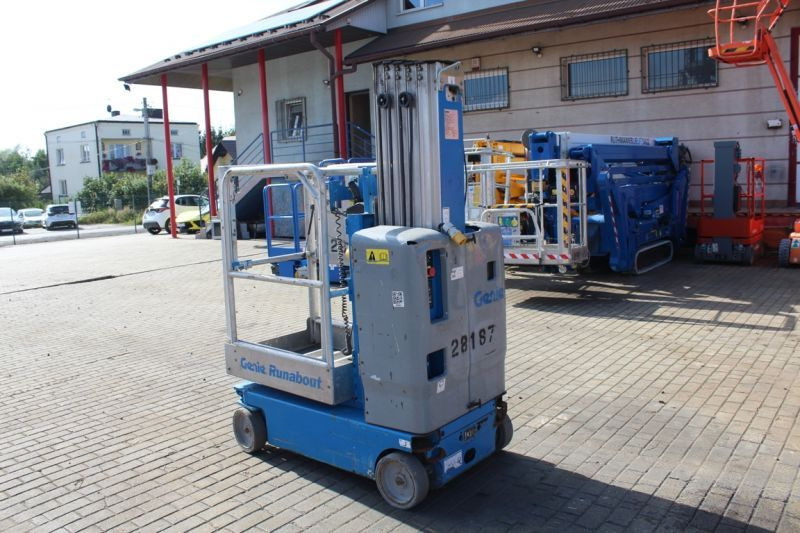 Podnośnik koszowy masztowy elektryczny 8 m Genie GR20 - Torņa pacēlājs: foto 4 Podnośnik koszowy masztowy elektryczny 8 m Genie GR20 - Torņa pacēlājs: foto 4