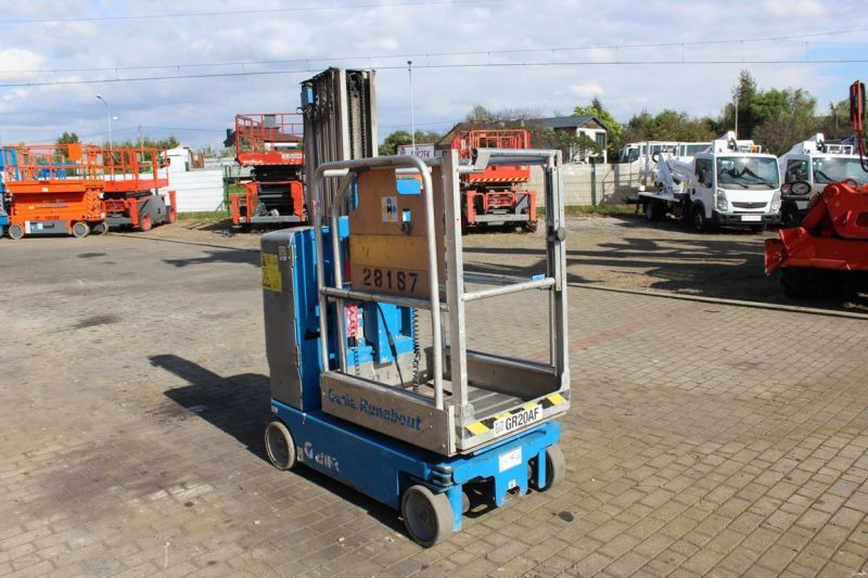 Podnośnik koszowy masztowy elektryczny 8 m Genie GR20 - Torņa pacēlājs: foto 2 Podnośnik koszowy masztowy elektryczny 8 m Genie GR20 - Torņa pacēlājs: foto 2