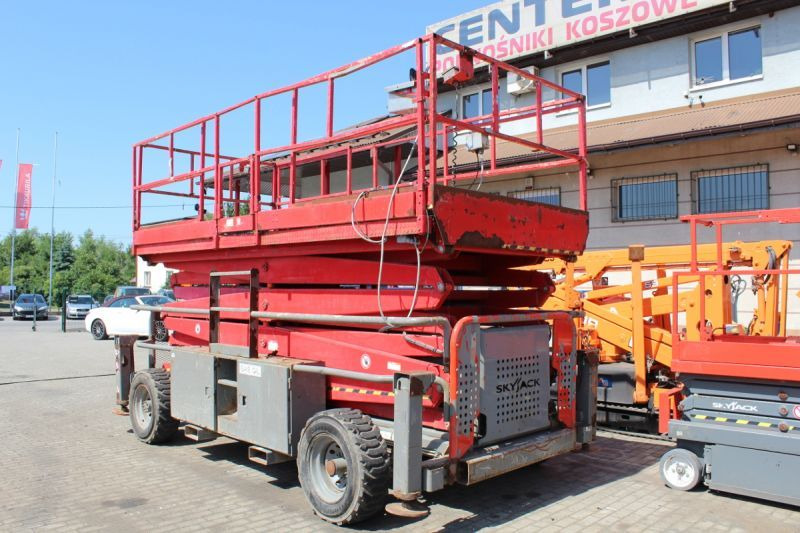 Podnośnik nożycowy 4x4 spalinowy 17 m Skyjack SJ9250 - Šķērveida pacēlājs: foto 2 Podnośnik nożycowy 4x4 spalinowy 17 m Skyjack SJ9250 - Šķērveida pacēlājs: foto 2