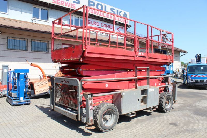Podnośnik nożycowy 4x4 spalinowy 17 m Skyjack SJ9250 - Šķērveida pacēlājs: foto 1 Podnośnik nożycowy 4x4 spalinowy 17 m Skyjack SJ9250 - Šķērveida pacēlājs: foto 1