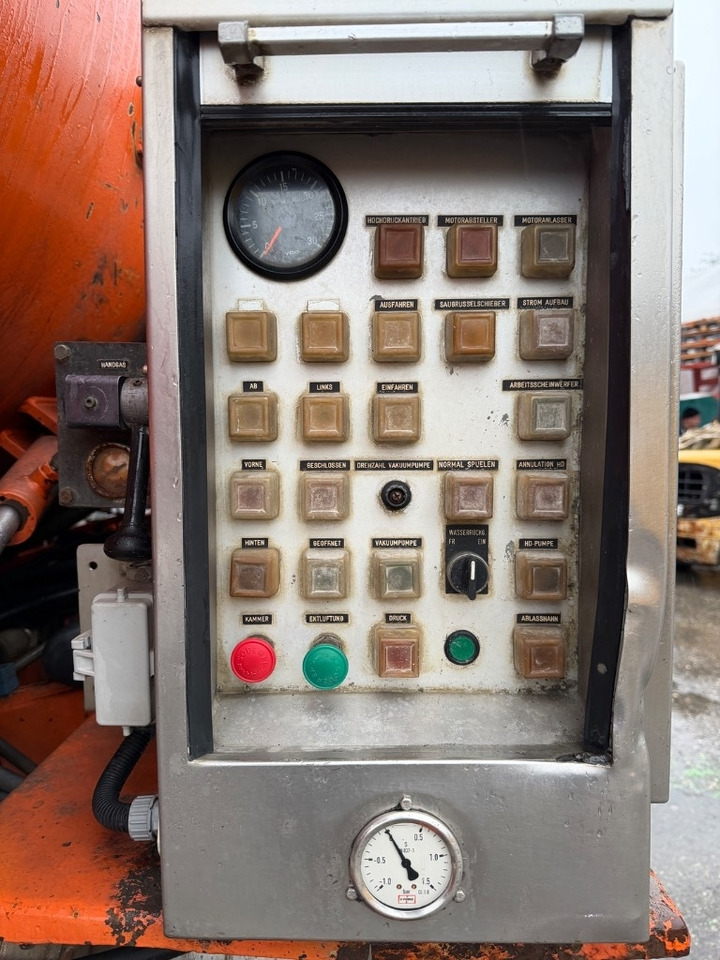 MAN 32.402 VF 8x4 - Asenizācijas mašīna: foto 4 MAN 32.402 VF 8x4 - Asenizācijas mašīna: foto 4