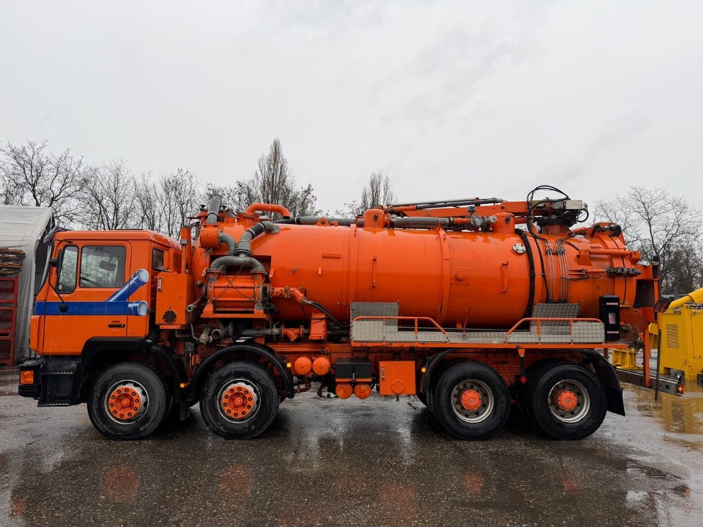 MAN 32.402 VF 8x4 - Asenizācijas mašīna: foto 1 MAN 32.402 VF 8x4 - Asenizācijas mašīna: foto 1