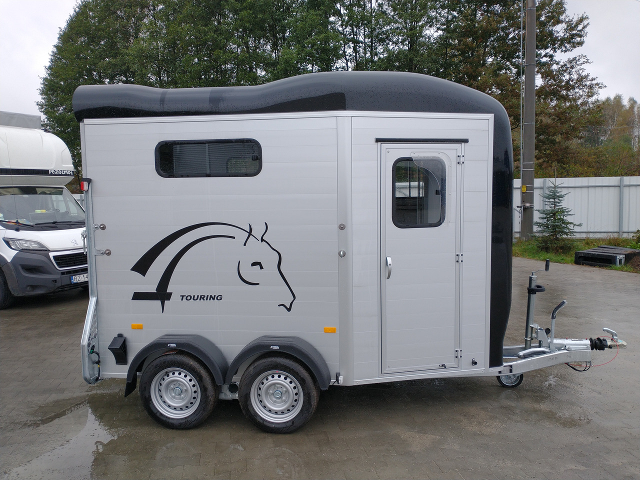 Cheval Liberté Touring Country + Siodlarnia, Debon - Zirgu piekabe: foto 2 Cheval Liberté Touring Country + Siodlarnia, Debon - Zirgu piekabe: foto 2