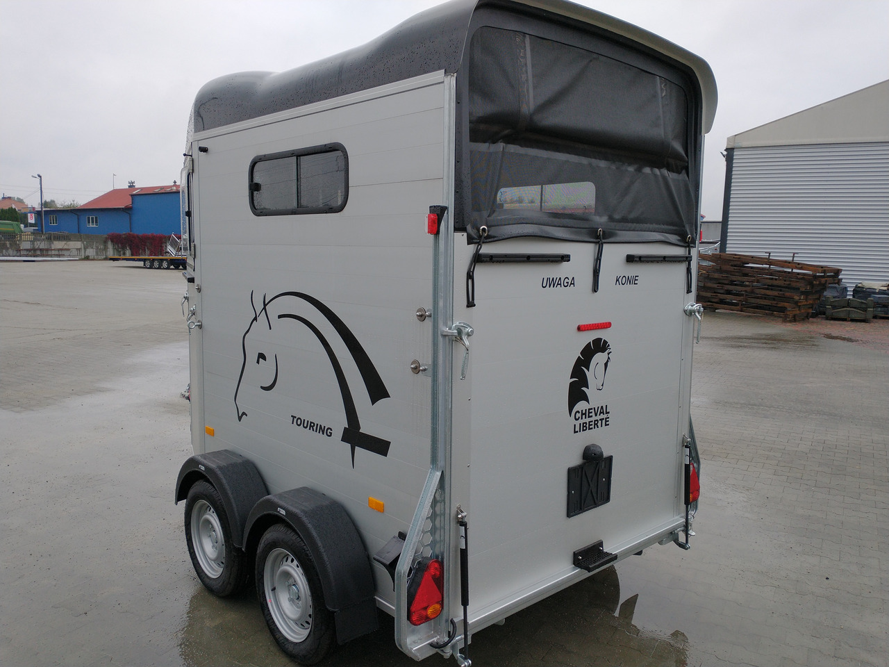 Cheval Liberté Touring Country + Siodlarnia, Debon - Zirgu piekabe: foto 5 Cheval Liberté Touring Country + Siodlarnia, Debon - Zirgu piekabe: foto 5