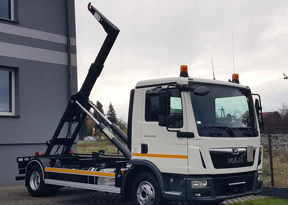MAN TGL 12.220 HAKOWIEC 4x2 KLIMA HAKOWIEC DO KONTENERÓW - Pacēlājs ar āķi: foto 1 MAN TGL 12.220 HAKOWIEC 4x2 KLIMA HAKOWIEC DO KONTENERÓW - Pacēlājs ar āķi: foto 1