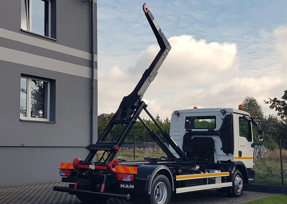 MAN TGL 12.220 HAKOWIEC 4x2 KLIMA - Pacēlājs ar āķi: foto 4 MAN TGL 12.220 HAKOWIEC 4x2 KLIMA - Pacēlājs ar āķi: foto 4