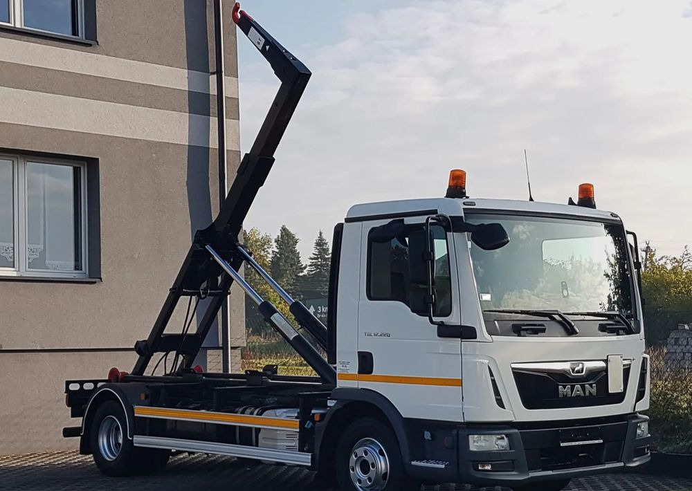 MAN TGL 12.220 HAKOWIEC 4x2 KLIMA - Pacēlājs ar āķi: foto 1 MAN TGL 12.220 HAKOWIEC 4x2 KLIMA - Pacēlājs ar āķi: foto 1