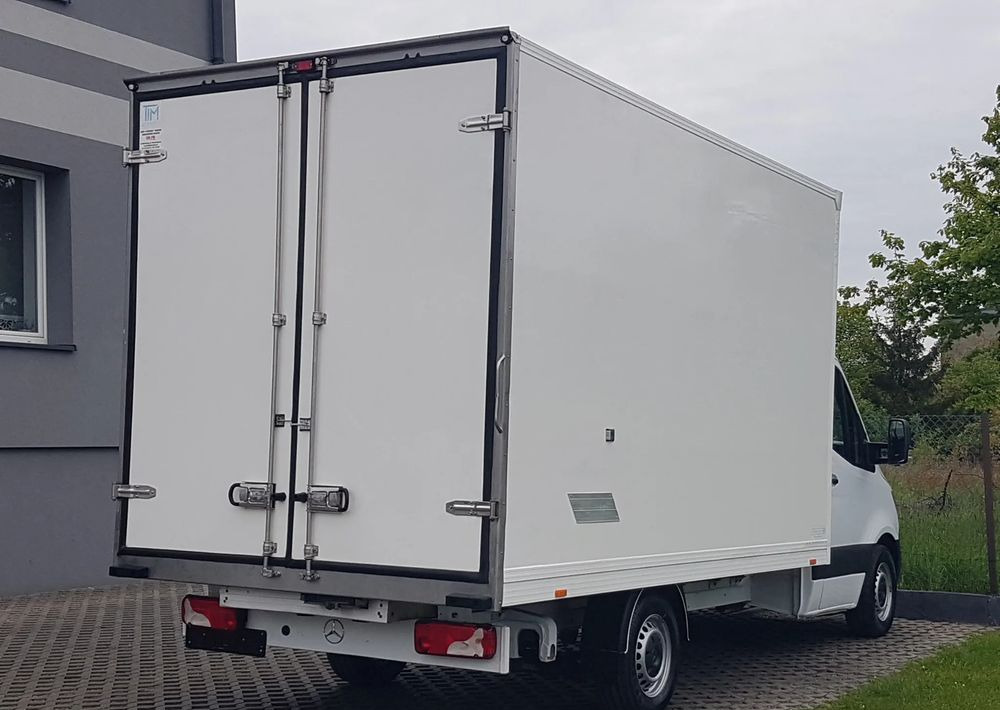 Mercedes-Benz Sprinter KONTENER 8EP 4,12x2,15x2,30 KLIMA 314 CDI MANUAL KRAJOWY AC - Furgons ar slēgtā virsbūve: foto 4 Mercedes-Benz Sprinter KONTENER 8EP 4,12x2,15x2,30 KLIMA 314 CDI MANUAL KRAJOWY AC - Furgons ar slēgtā virsbūve: foto 4