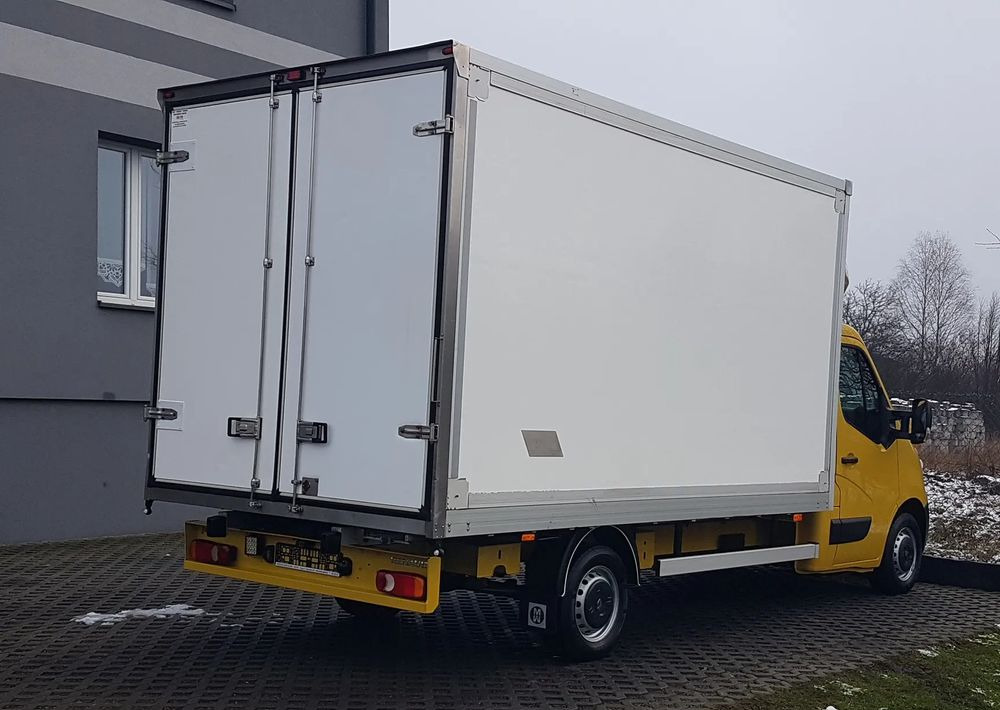 Renault MASTER KONTENER 8EP 4,21x2,23x2,22 KLIMA KRAJOWY MANUAL 6-BIEGÓW - Furgons ar slēgtā virsbūve: foto 4 Renault MASTER KONTENER 8EP 4,21x2,23x2,22 KLIMA KRAJOWY MANUAL 6-BIEGÓW - Furgons ar slēgtā virsbūve: foto 4