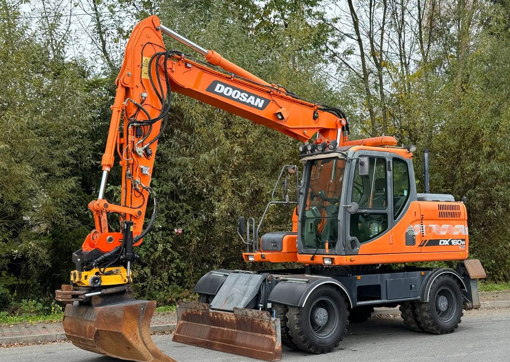 Doosan * DOOSAN DX160W *ROTOTILT* GPS 2D Leica * Sprowadzona * Stan Perfekcyjny * Koparka Kołowa * - Riteņu ekskavators: foto 1 Doosan * DOOSAN DX160W *ROTOTILT* GPS 2D Leica * Sprowadzona * Stan Perfekcyjny * Koparka Kołowa * - Riteņu ekskavators: foto 1