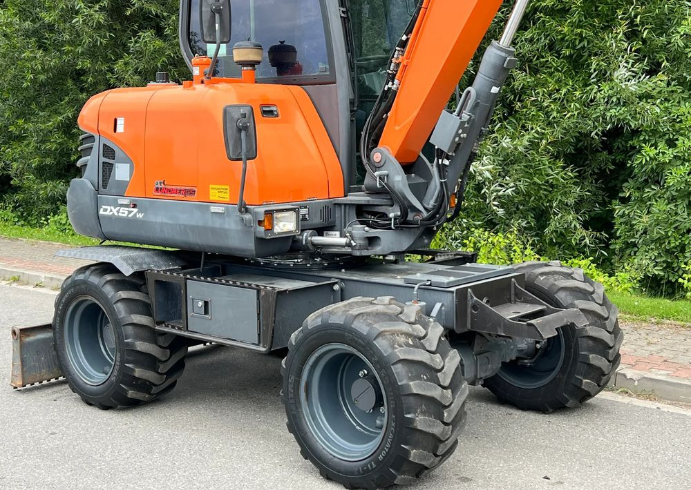 Doosan DOOSAN DX57W *ROTOTILT* 2200 Motogodzin * Jak Nowa * Sprowadzona * Stan Perfekcyjny - Riteņu ekskavators: foto 5 Doosan DOOSAN DX57W *ROTOTILT* 2200 Motogodzin * Jak Nowa * Sprowadzona * Stan Perfekcyjny - Riteņu ekskavators: foto 5