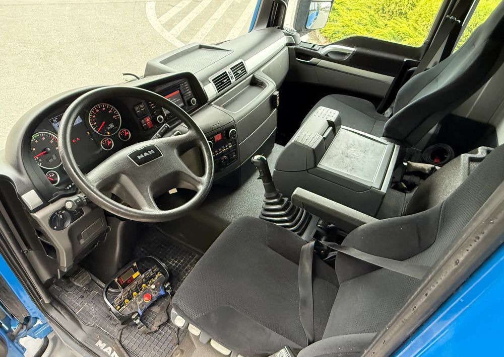 MAN * MAN 18.440 TGS * 4x4 * HDS Fassi F215 * Sprowadzony * 95 000 KM ! * Stan Jak Nowy - Bortu kravas automašīna/ Platforma, Kravas auto ar manipulatoru: foto 3 MAN * MAN 18.440 TGS * 4x4 * HDS Fassi F215 * Sprowadzony * 95 000 KM ! * Stan Jak Nowy - Bortu kravas automašīna/ Platforma, Kravas auto ar manipulatoru: foto 3