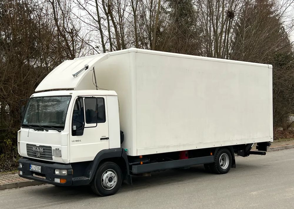 MAN MAN 8-180 KONTENER WINDA ZAŁADOWCZA - Kravas automašīna ar slēgto virsbūvi: foto 1 MAN MAN 8-180 KONTENER WINDA ZAŁADOWCZA - Kravas automašīna ar slēgto virsbūvi: foto 1