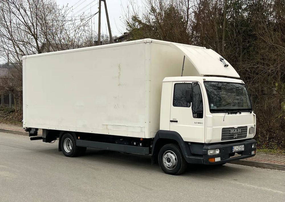 MAN MAN 8-180 KONTENER WINDA ZAŁADOWCZA - Kravas automašīna ar slēgto virsbūvi: foto 2 MAN MAN 8-180 KONTENER WINDA ZAŁADOWCZA - Kravas automašīna ar slēgto virsbūvi: foto 2