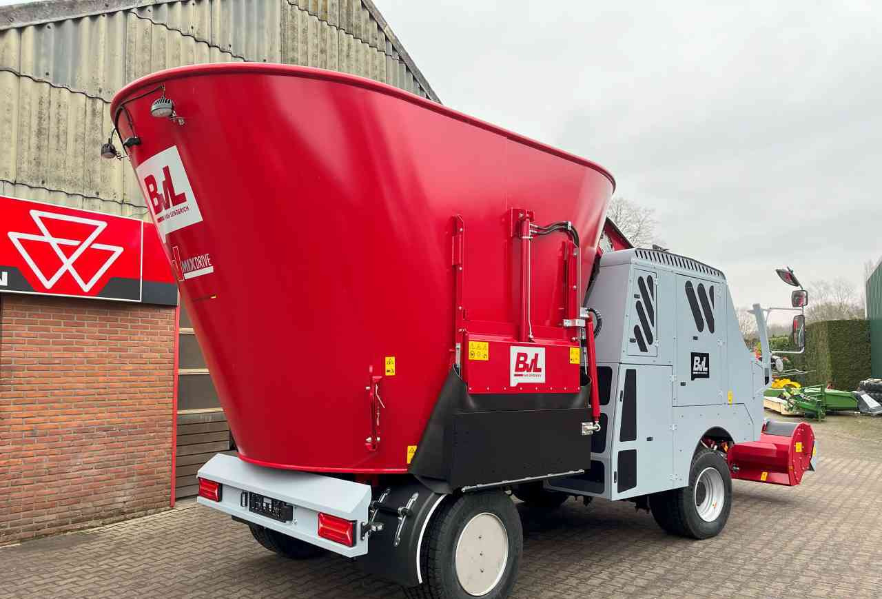 BVL BVL van Lengerich V-MIX Drive Maximus Plus 17.1 LS zelfrijdende - Lopbarības mikseris: foto 3 BVL BVL van Lengerich V-MIX Drive Maximus Plus 17.1 LS zelfrijdende - Lopbarības mikseris: foto 3