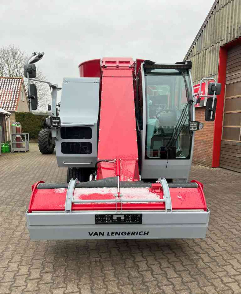 BVL BVL van Lengerich V-MIX Drive Maximus Plus 17.1 LS zelfrijdende - Lopbarības mikseris: foto 4 BVL BVL van Lengerich V-MIX Drive Maximus Plus 17.1 LS zelfrijdende - Lopbarības mikseris: foto 4
