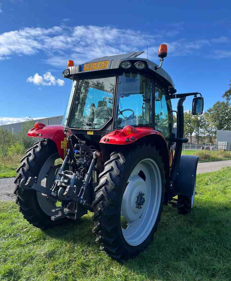 Massey Ferguson 5609 Dyna-4 Essential - Traktors: foto 4 Massey Ferguson 5609 Dyna-4 Essential - Traktors: foto 4