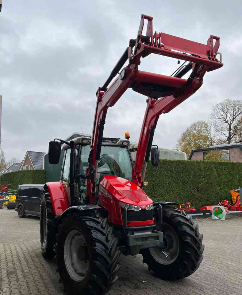 Massey Ferguson 5710S Dyna-4 Essential Voorlader Tractoren - Traktors: foto 3 Massey Ferguson 5710S Dyna-4 Essential Voorlader Tractoren - Traktors: foto 3