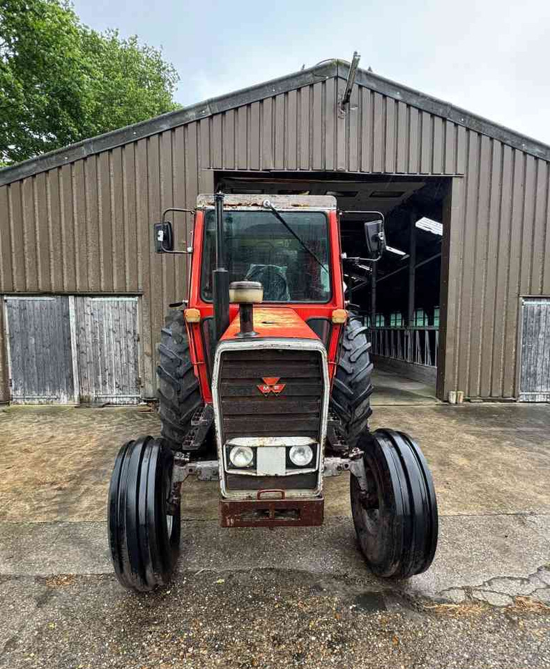 Massey Ferguson 575 - Traktors: foto 3 Massey Ferguson 575 - Traktors: foto 3