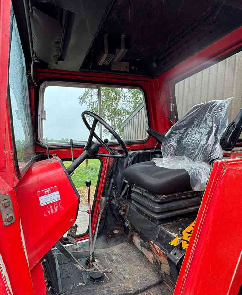 Massey Ferguson 575 - Traktors: foto 5 Massey Ferguson 575 - Traktors: foto 5