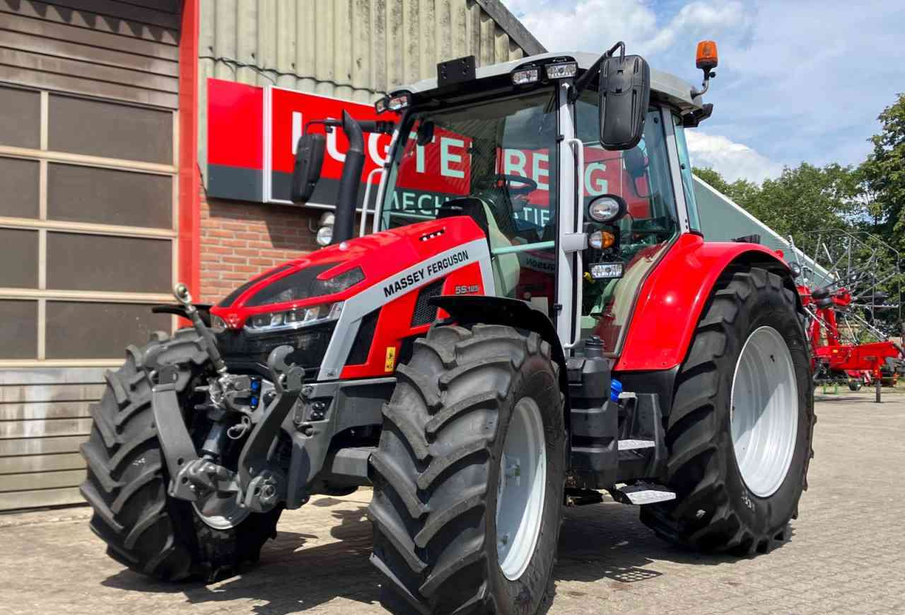 Massey Ferguson 5S.125 Dyna-4 Essential tractoren. - Traktors: foto 1 Massey Ferguson 5S.125 Dyna-4 Essential tractoren. - Traktors: foto 1