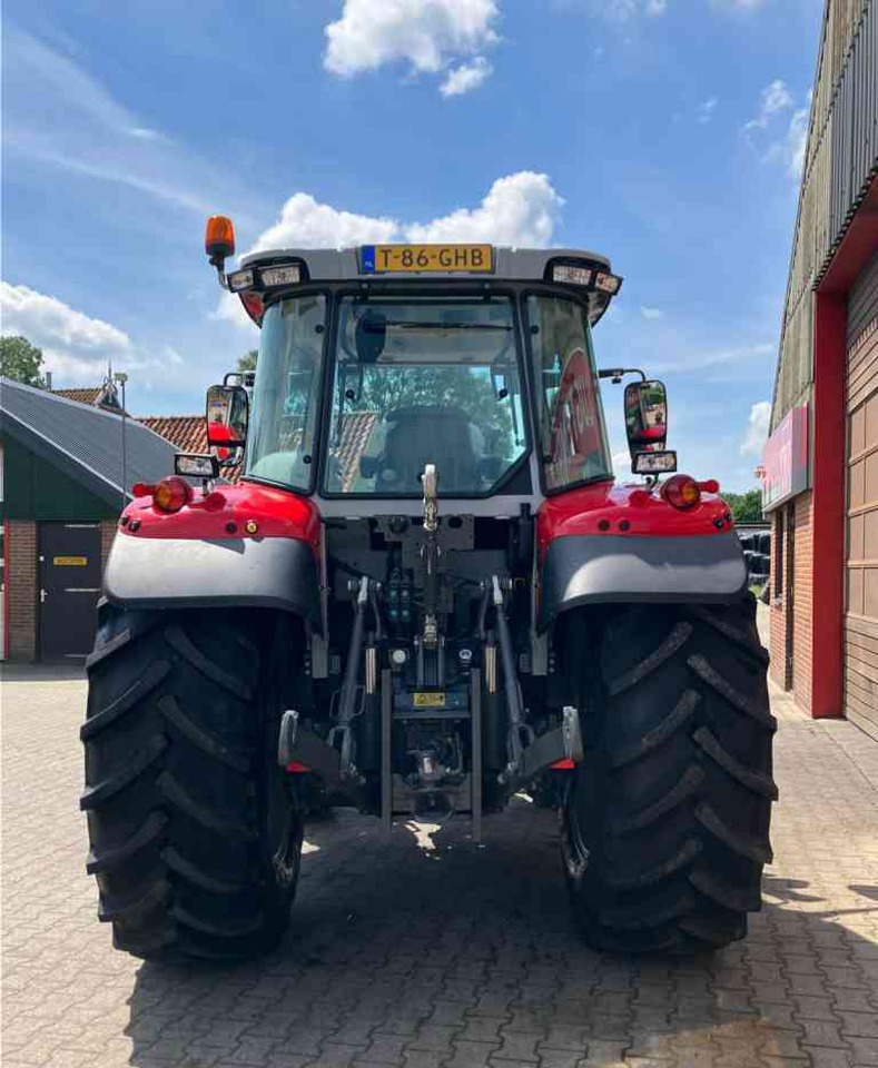 Massey Ferguson 5S.125 Dyna-4 Essential tractoren. - Traktors: foto 5 Massey Ferguson 5S.125 Dyna-4 Essential tractoren. - Traktors: foto 5