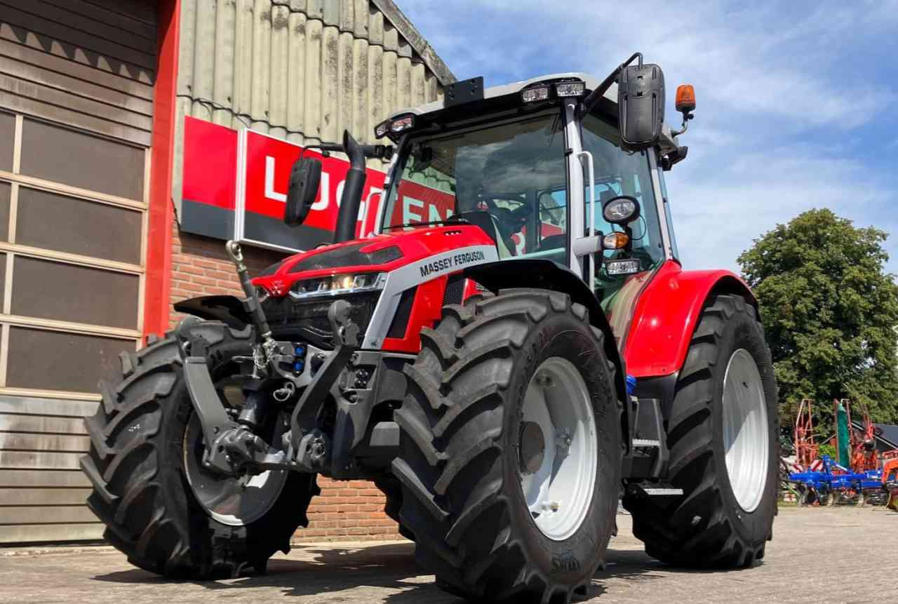 Massey Ferguson 5S.125 Dyna-4 Essential tractoren. - Traktors: foto 3 Massey Ferguson 5S.125 Dyna-4 Essential tractoren. - Traktors: foto 3