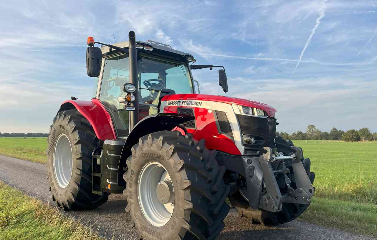 Massey Ferguson 7S.190 Dyna-VT Exclusive tractoren - Traktors: foto 1 Massey Ferguson 7S.190 Dyna-VT Exclusive tractoren - Traktors: foto 1