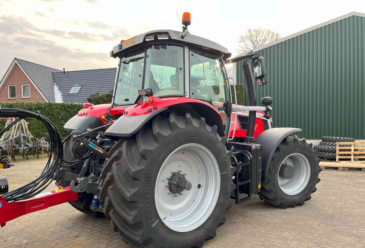Massey Ferguson 7S.210 Dyna-VT Exclusive Tractoren - Traktors: foto 4 Massey Ferguson 7S.210 Dyna-VT Exclusive Tractoren - Traktors: foto 4