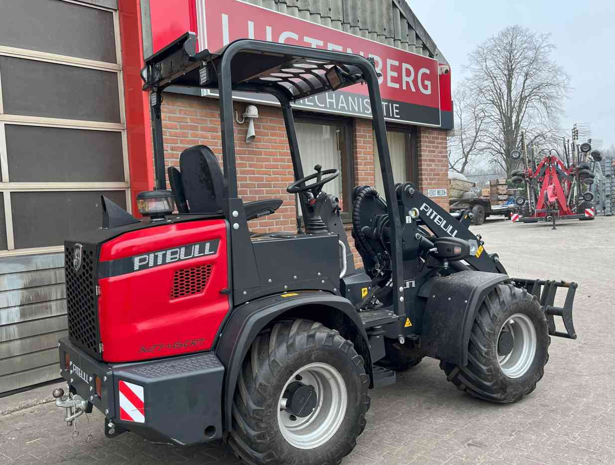 Pitbull X27-45CRT Minishovel - Riteņu iekrāvējs: foto 5 Pitbull X27-45CRT Minishovel - Riteņu iekrāvējs: foto 5