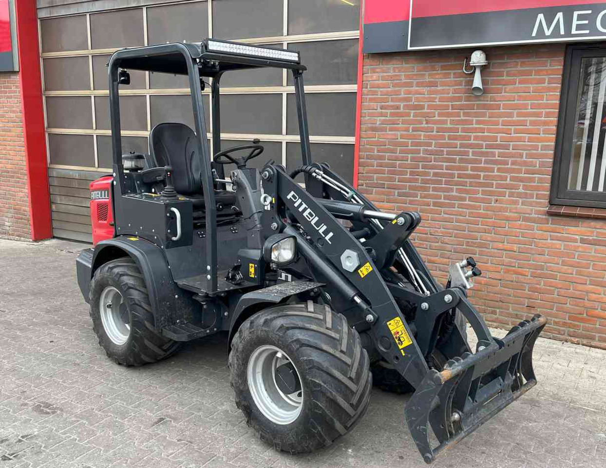 Pitbull X27-45CRT Minishovel - Riteņu iekrāvējs: foto 2 Pitbull X27-45CRT Minishovel - Riteņu iekrāvējs: foto 2