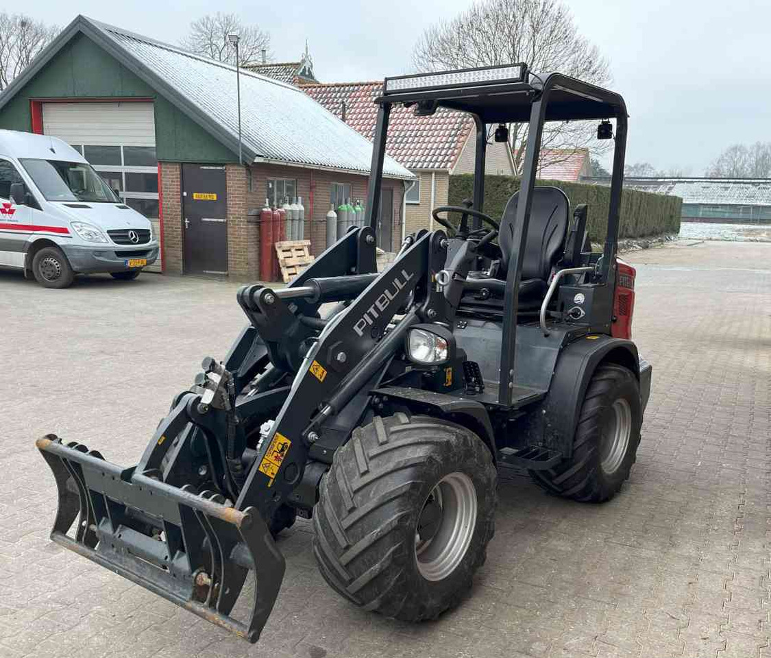 Pitbull X27-45CRT Minishovel - Riteņu iekrāvējs: foto 3 Pitbull X27-45CRT Minishovel - Riteņu iekrāvējs: foto 3