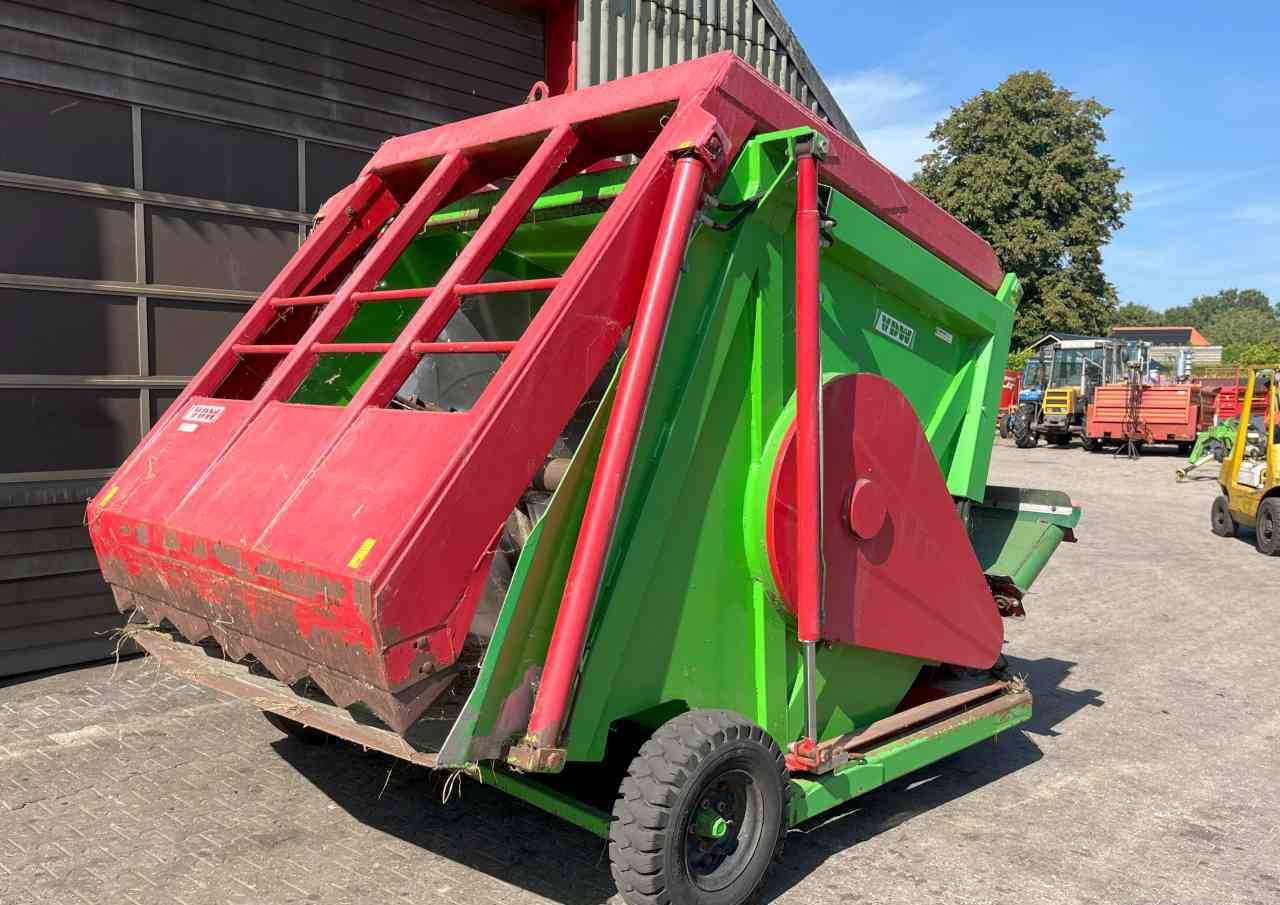 VDW UMD 5 Voermengwagen, peddelmenger, voerwagen, voermachines - Lopbarības mikseris: foto 4 VDW UMD 5 Voermengwagen, peddelmenger, voerwagen, voermachines - Lopbarības mikseris: foto 4