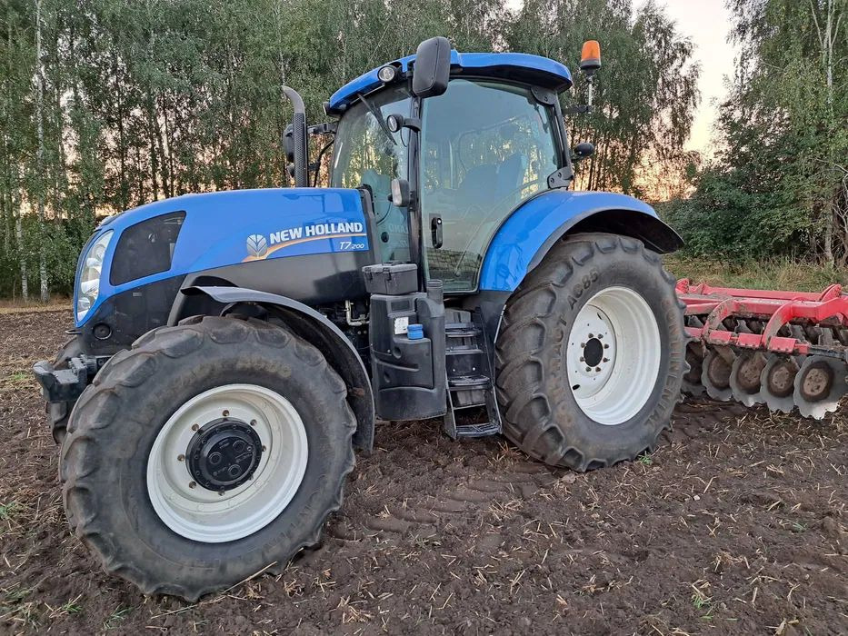 Ciągnik New Holland T7 200 RANGE COMMAND - Traktors: foto 4 Ciągnik New Holland T7 200 RANGE COMMAND - Traktors: foto 4