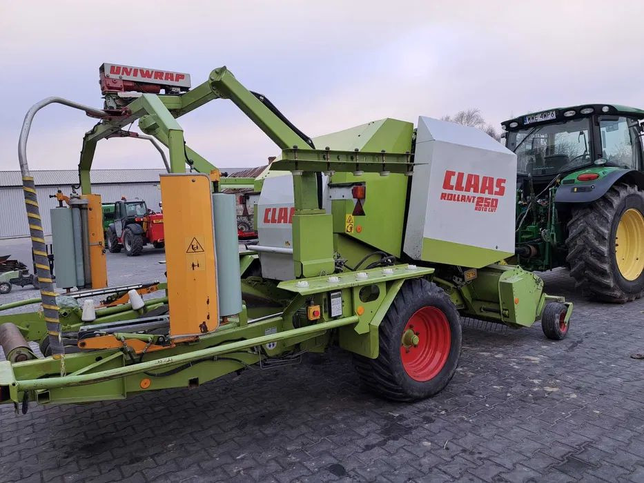 Claas 250 RC Uniwrap - Rituļu prese: foto 3 Claas 250 RC Uniwrap - Rituļu prese: foto 3