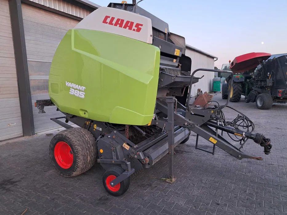 Claas Variant 385 Roto Cut - Rituļu prese: foto 1 Claas Variant 385 Roto Cut - Rituļu prese: foto 1