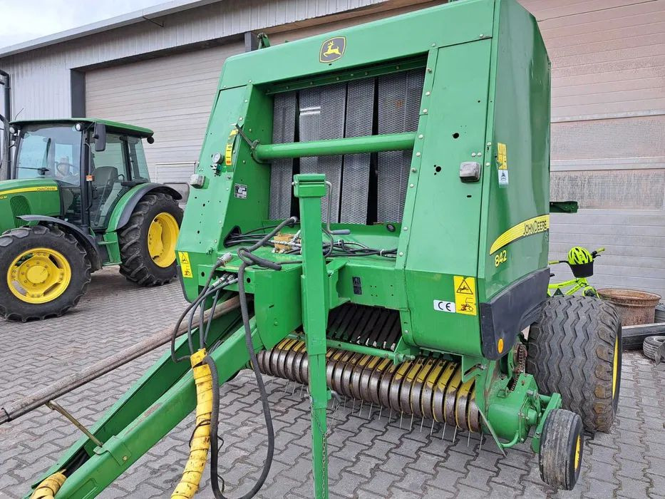 John Deere 842 - Rituļu prese: foto 2 John Deere 842 - Rituļu prese: foto 2