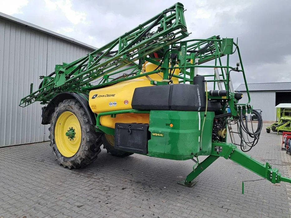 John Deere 944i - Piekabināmais miglotājs: foto 4 John Deere 944i - Piekabināmais miglotājs: foto 4