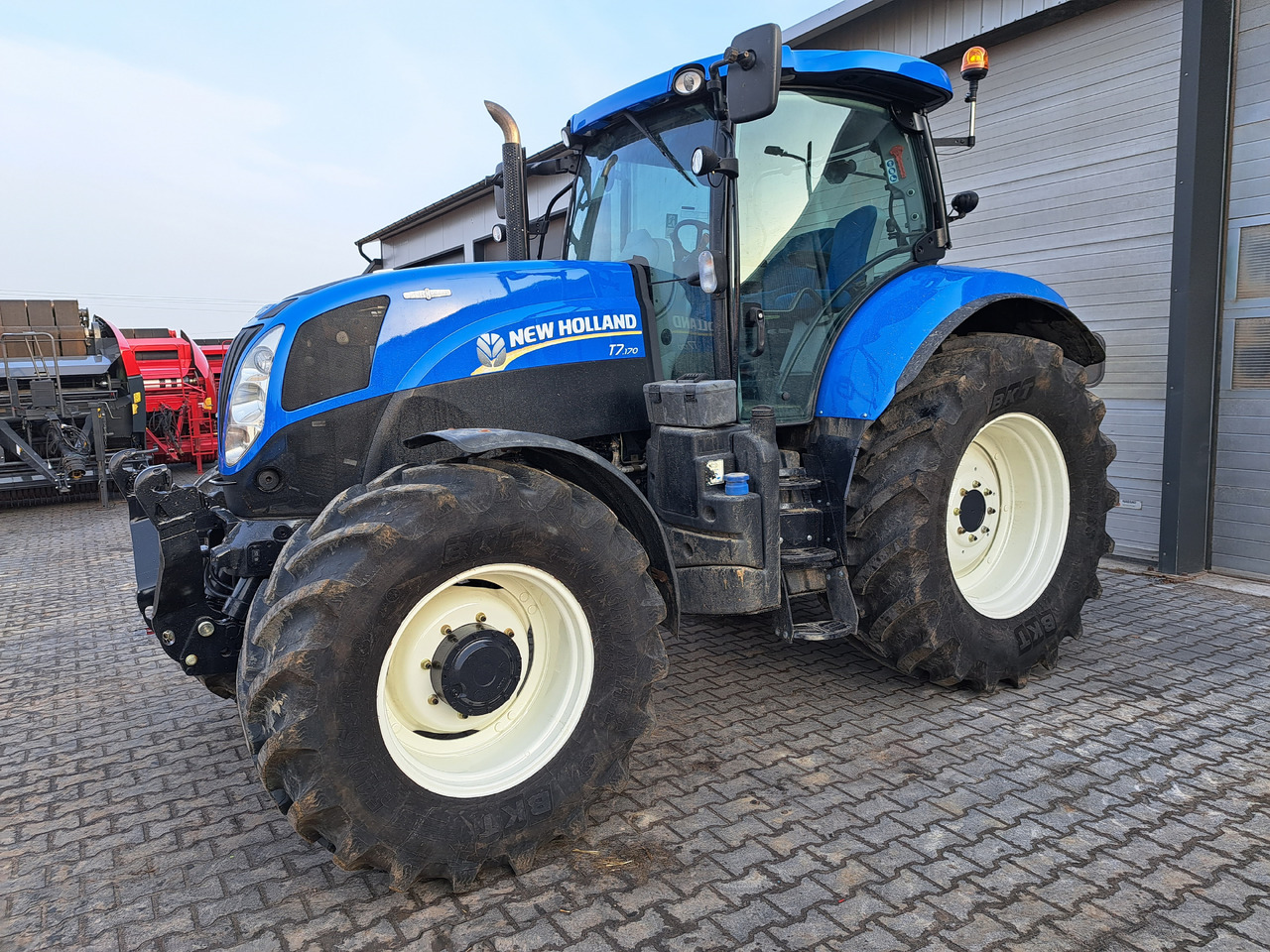 New Holland T7 170 - Traktors: foto 1 New Holland T7 170 - Traktors: foto 1