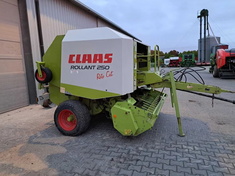 PRASA ROLUJĄCA CLAAS ROLLANT 250 RC 255 - Rituļu prese: foto 5 PRASA ROLUJĄCA CLAAS ROLLANT 250 RC 255 - Rituļu prese: foto 5