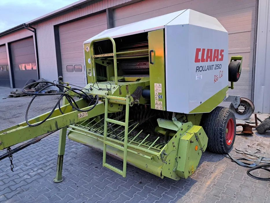 PRASA ROLUJĄCA CLAAS ROLLANT 250 RC 255 - Rituļu prese: foto 4 PRASA ROLUJĄCA CLAAS ROLLANT 250 RC 255 - Rituļu prese: foto 4