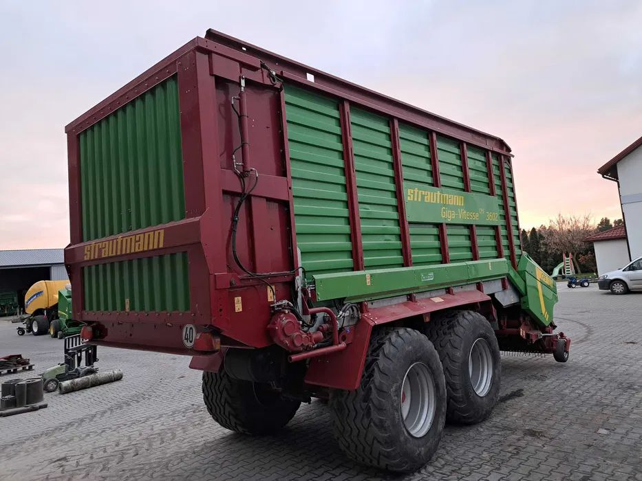 Przyczepa samozbierająca Strautmann 3602 Giga Vitesse 2019 rok - Savācējpiekabe: foto 4 Przyczepa samozbierająca Strautmann 3602 Giga Vitesse 2019 rok - Savācējpiekabe: foto 4