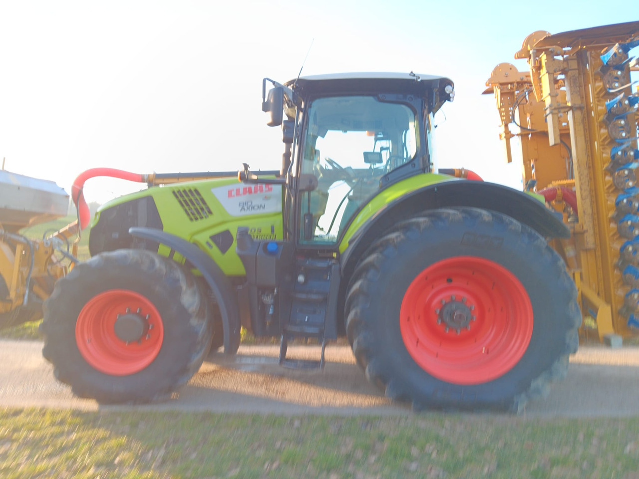 Claas Axion 810 C Matic CEBIS FZW - Traktors: foto 3 Claas Axion 810 C Matic CEBIS FZW - Traktors: foto 3