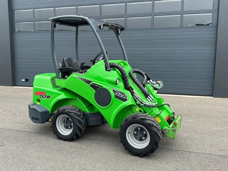 Avant 528 mini-shovel - Kāpurķēžu kompaktiekrāvējs: foto 1 Avant 528 mini-shovel - Kāpurķēžu kompaktiekrāvējs: foto 1