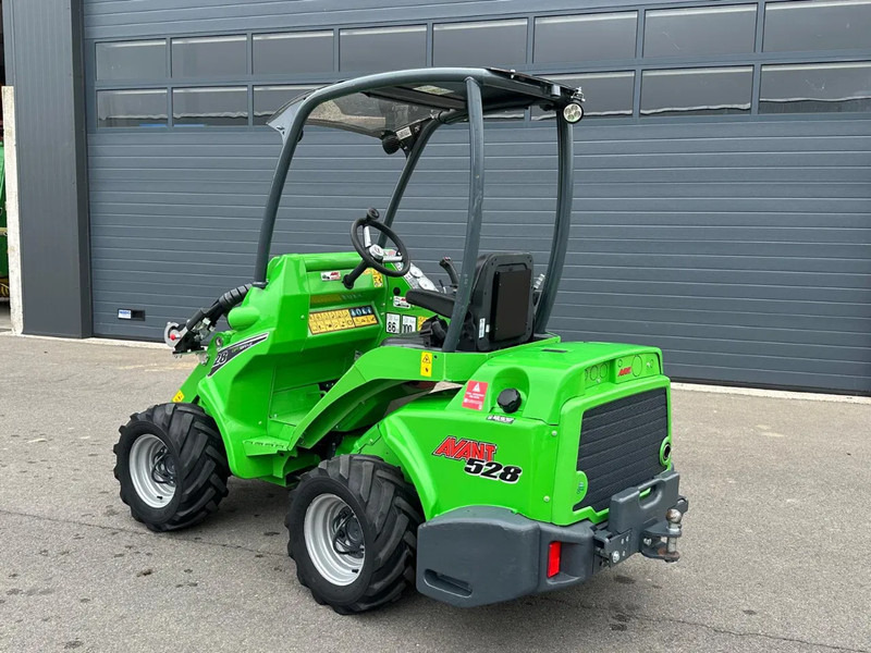 Avant 528 mini-shovel - Kāpurķēžu kompaktiekrāvējs: foto 5 Avant 528 mini-shovel - Kāpurķēžu kompaktiekrāvējs: foto 5