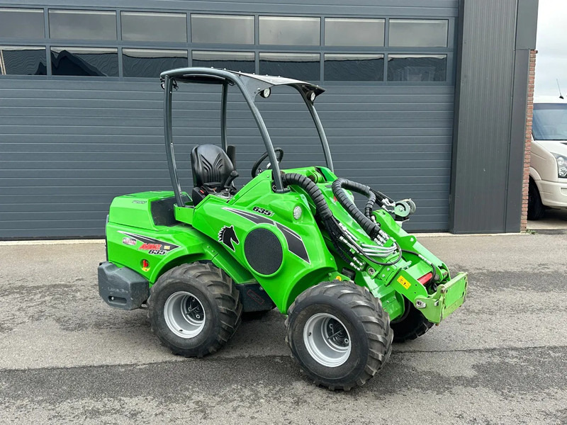 Avant 635i mini-shovel - Kāpurķēžu kompaktiekrāvējs: foto 2 Avant 635i mini-shovel - Kāpurķēžu kompaktiekrāvējs: foto 2